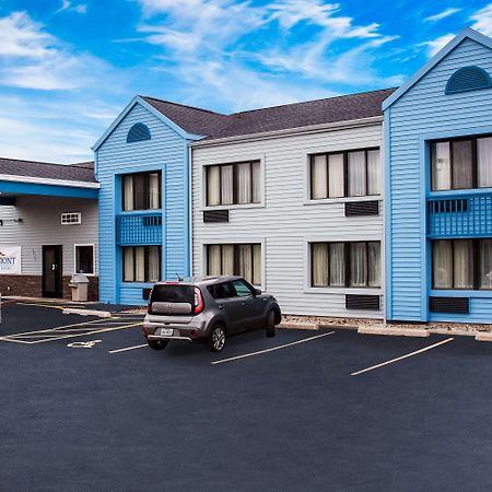 Baymont By Wyndham Appleton Hotel Екстериор снимка