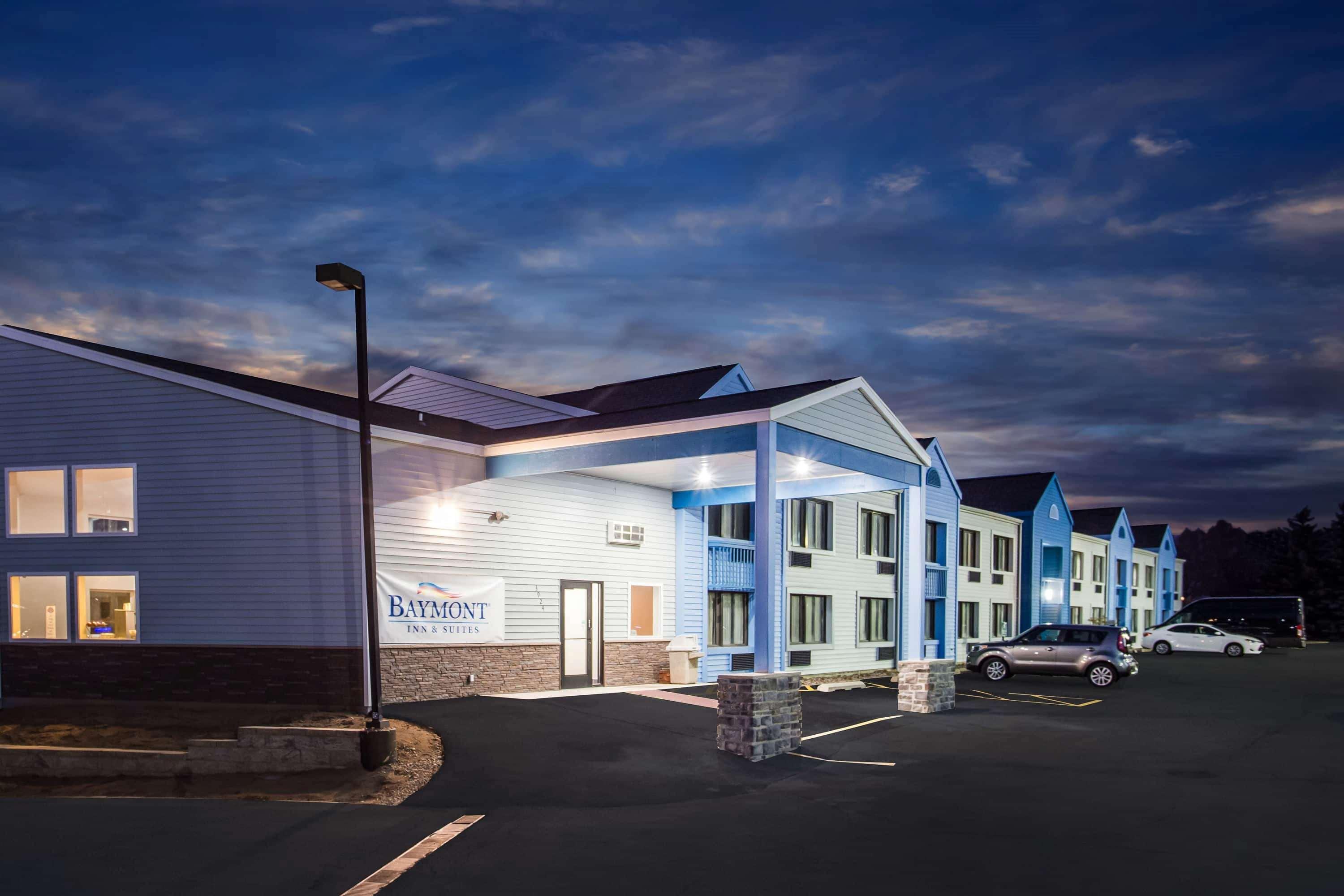 Baymont By Wyndham Appleton Hotel Екстериор снимка