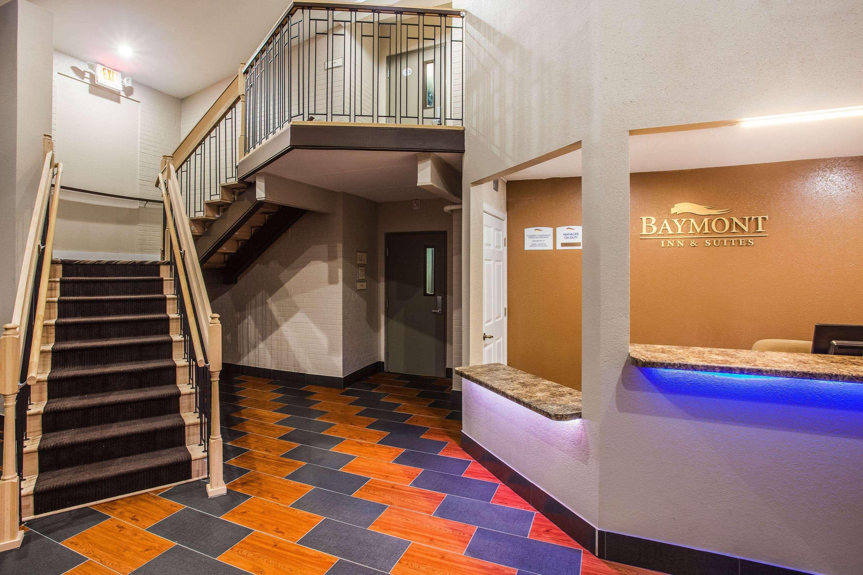 Baymont By Wyndham Appleton Hotel Екстериор снимка